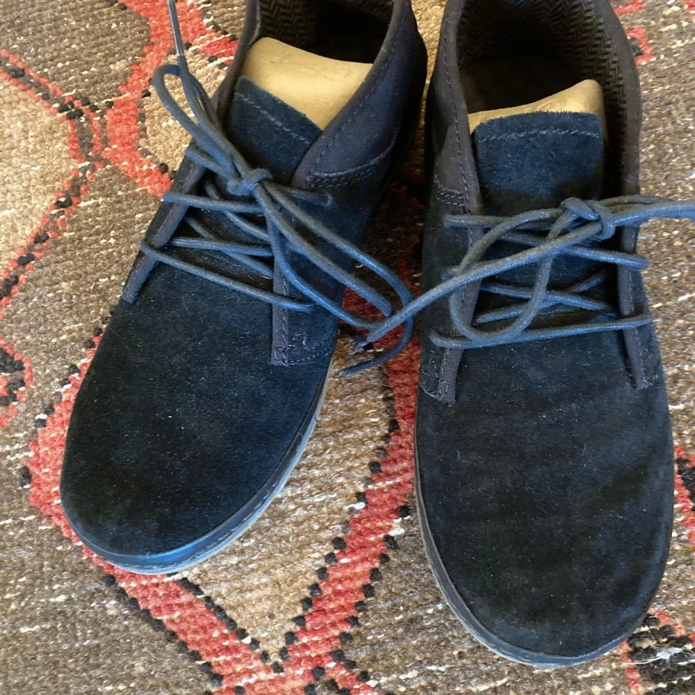 Simple Men's Dark Navy Suede Chukka Boots